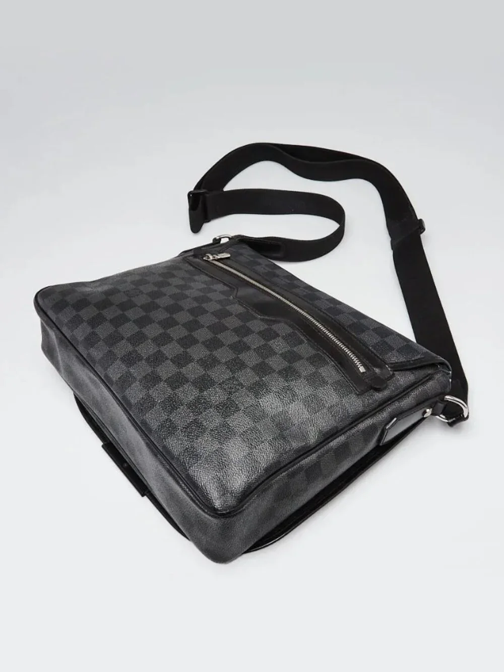 Louis Vuitton Damier Graphite Canvas Daniel MM Messenger Bag